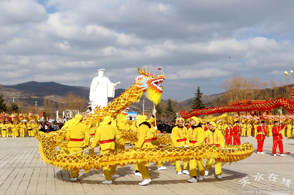 清水县举办五个“70”闹新春彩排活动，天水在线航拍记录精彩瞬间